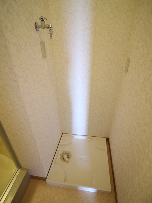 物件内観写真15　(洗濯機置場)