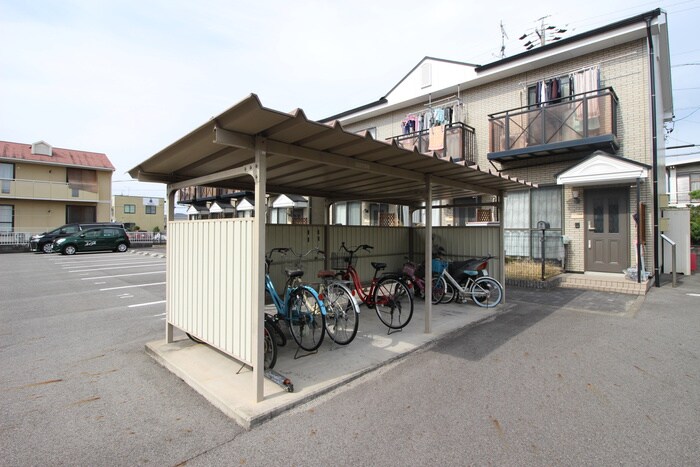 物件外観写真4　(駐輪場)