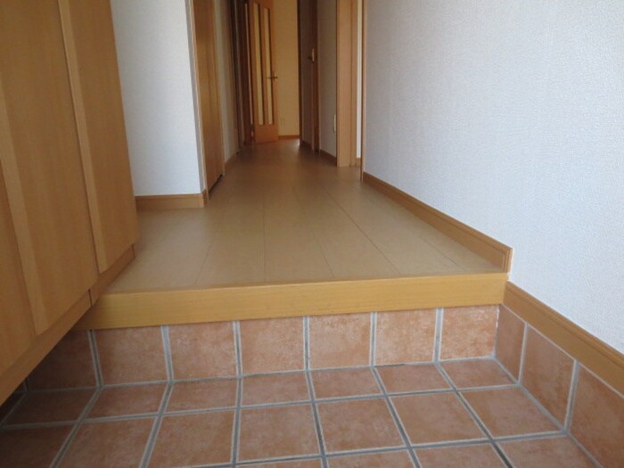 物件内観写真6　(玄関)