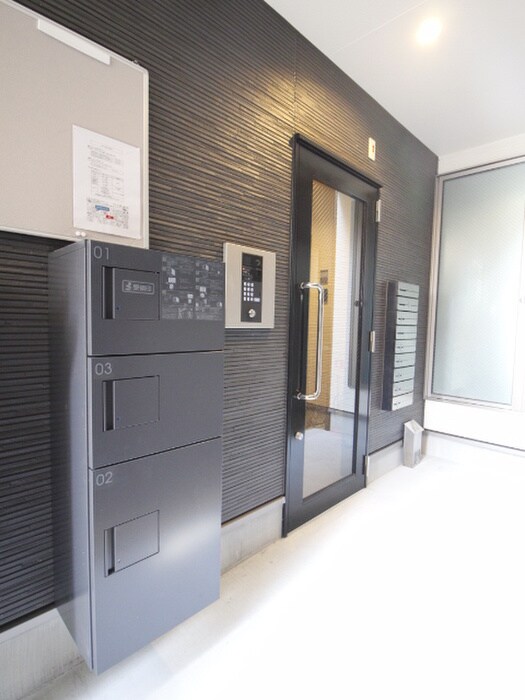 物件外観写真2　(エントランス部分)