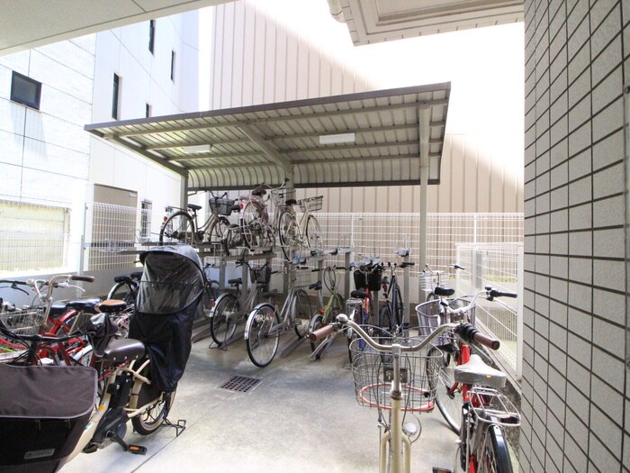 物件外観写真4　(駐輪場)