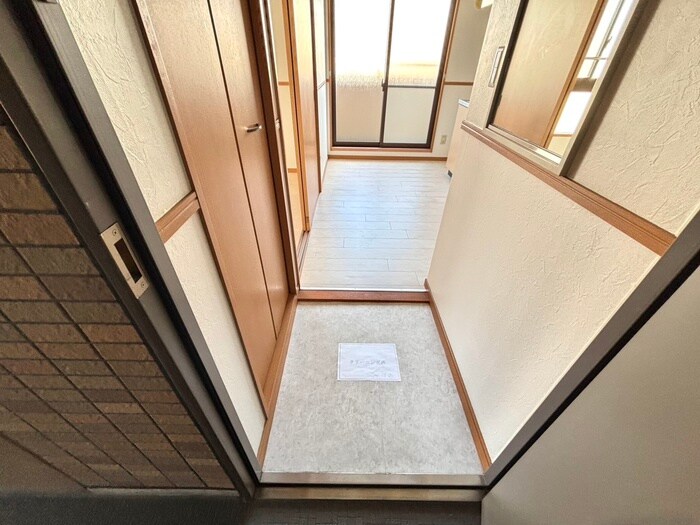 物件内観写真18　(玄関)
