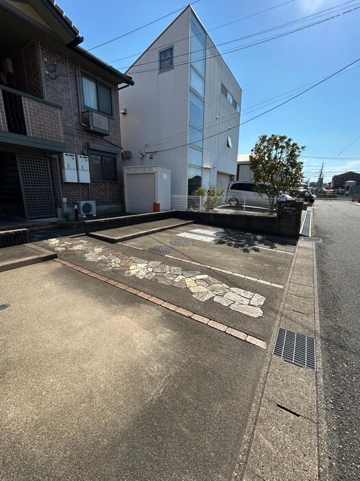 物件外観写真4　(駐車場)