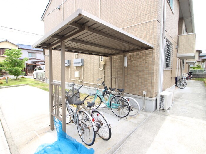 物件外観写真5　(駐輪場)