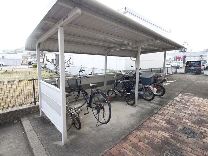物件外観写真3　(駐輪場)
