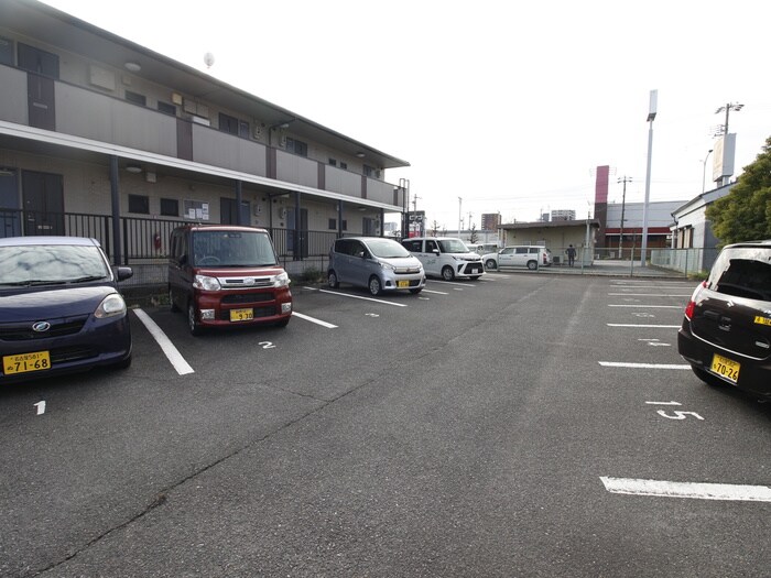 物件外観写真6　(駐車場)