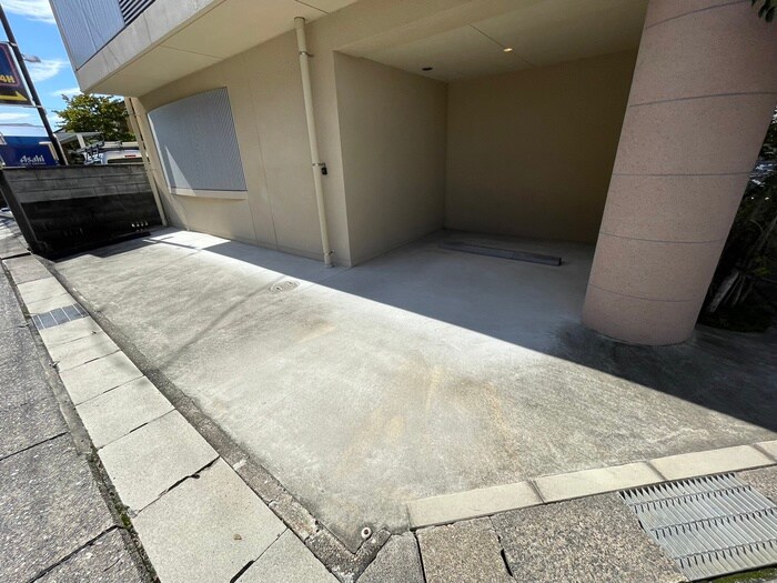物件外観写真2　(駐車場)