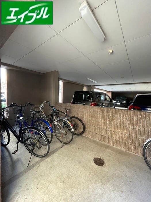 物件外観写真5　(駐輪場)