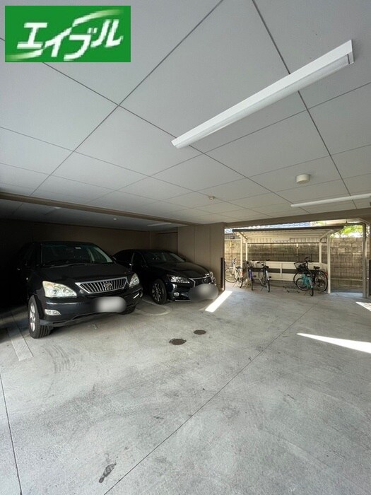 物件外観写真6　(駐車場)