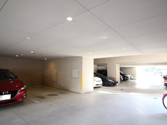 物件外観写真6　(駐車場)