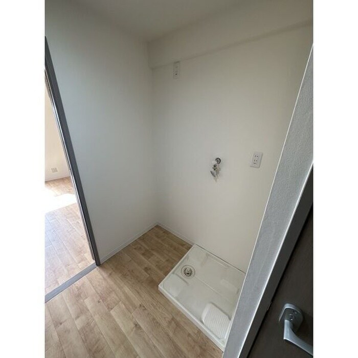 物件内観写真8　(洗濯機置場)