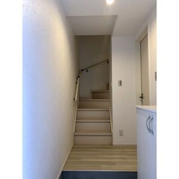 物件内観写真10　(玄関)