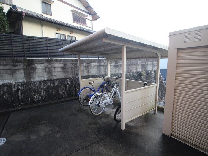 物件外観写真5　(駐輪場)