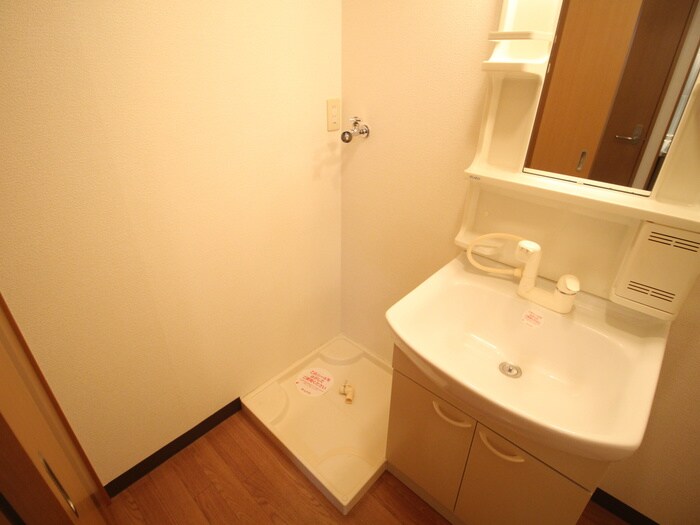 物件内観写真13　(洗濯機置場)