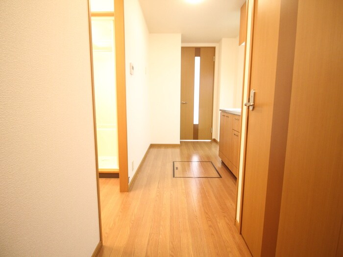 物件内観写真16　(廊下)