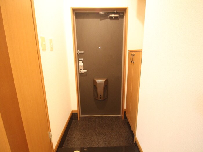 物件内観写真18　(玄関)