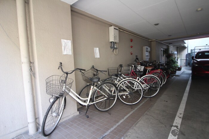 物件外観写真4　(駐輪場)