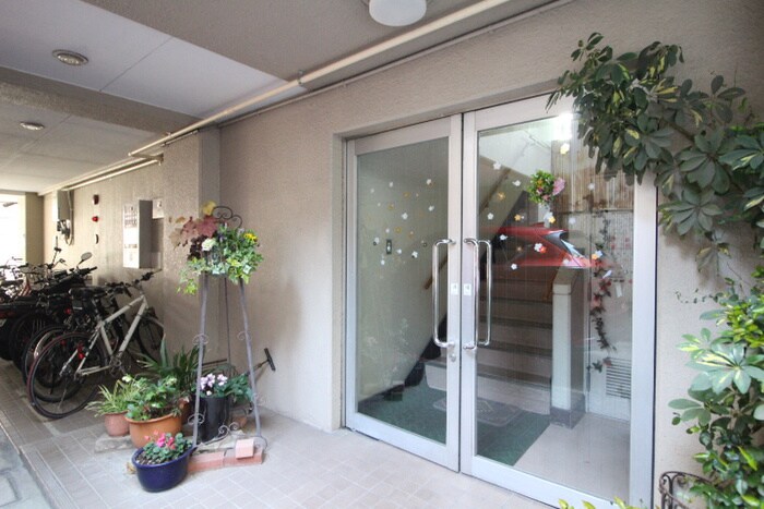 物件外観写真5　(エントランス部分)