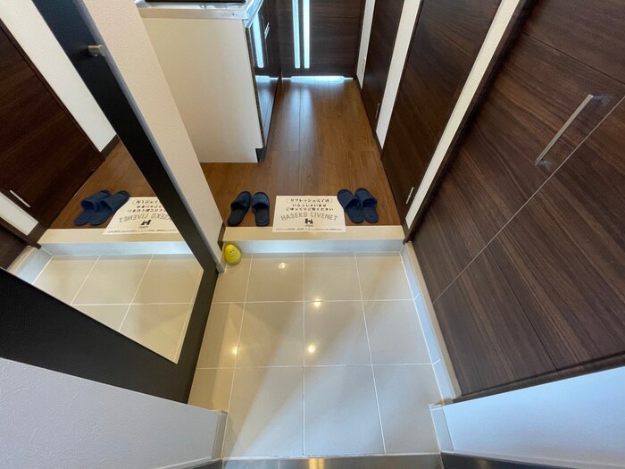 物件内観写真13　(玄関)