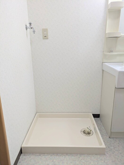 物件内観写真9　(洗濯機置場)