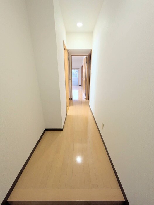 物件内観写真13　(廊下)