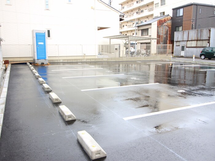 物件外観写真4　(駐車場)