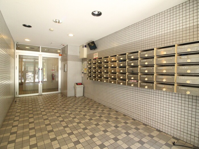 物件外観写真4　(エントランス部分)