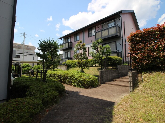 物件外観写真3　(エントランス部分)