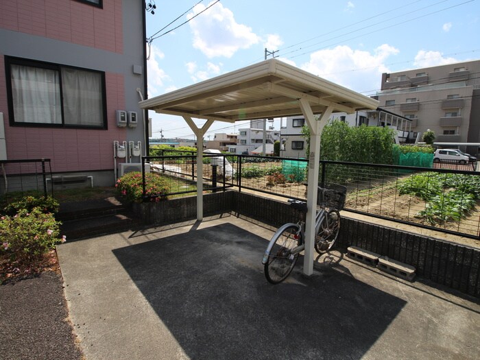物件外観写真4　(駐輪場)