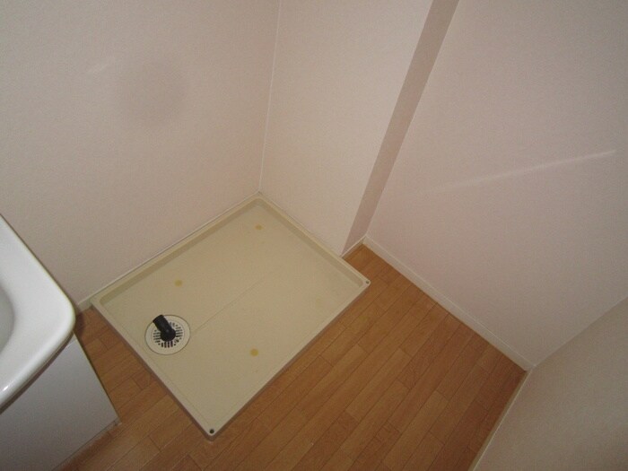 物件内観写真13　(洗濯機置場)