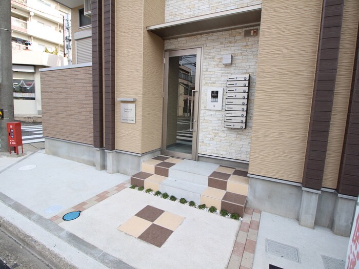 物件外観写真2　(エントランス部分)