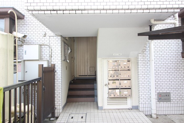 物件外観写真4　(エントランス部分)