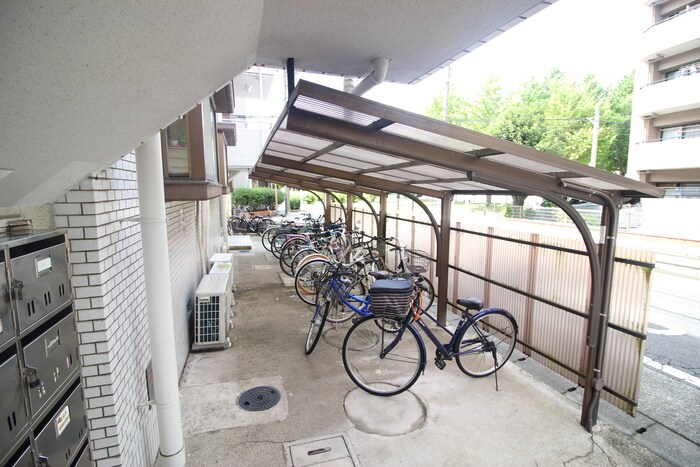 物件外観写真5　(駐輪場)