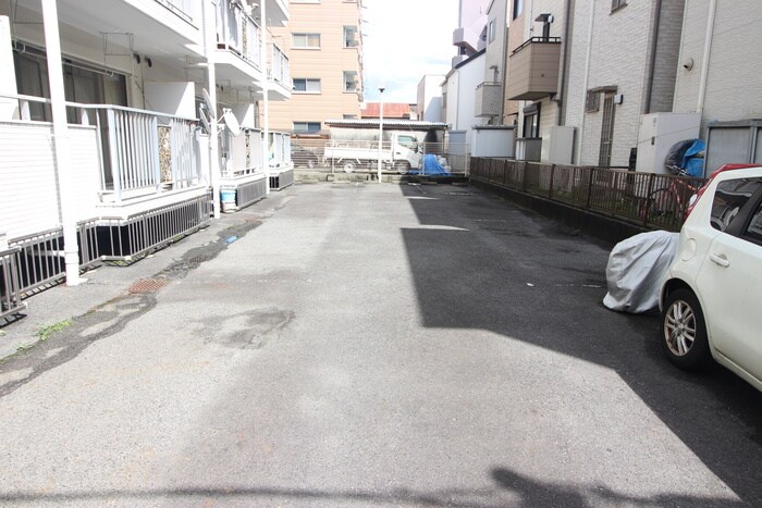 物件外観写真6　(駐車場)