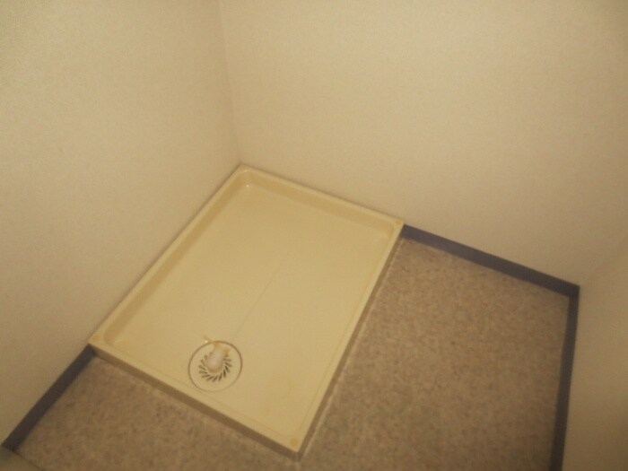 物件内観写真16　(洗濯機置場)