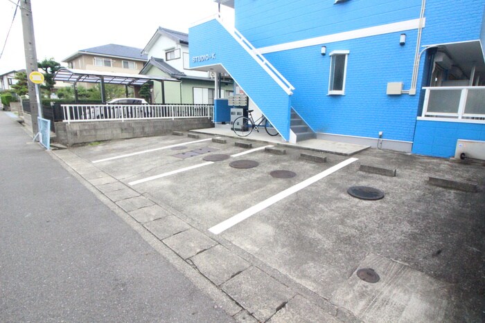 物件外観写真4　(駐車場)