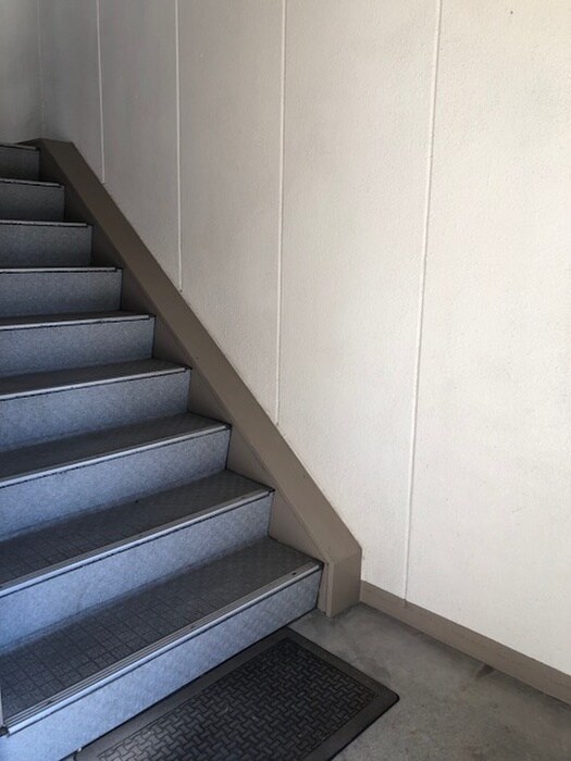 物件外観写真5　(エントランス部分)