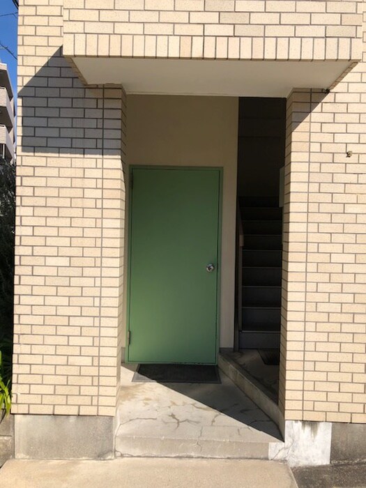 物件外観写真6　(エントランス部分)