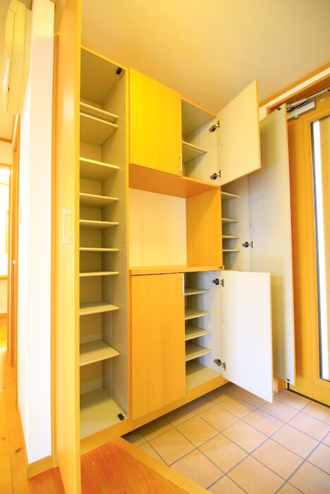 物件内観写真15　(靴箱)