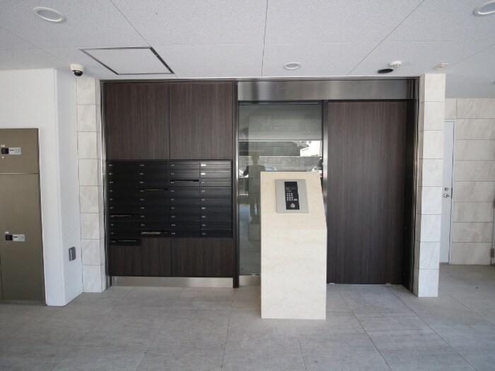 物件外観写真4　(エントランス部分)