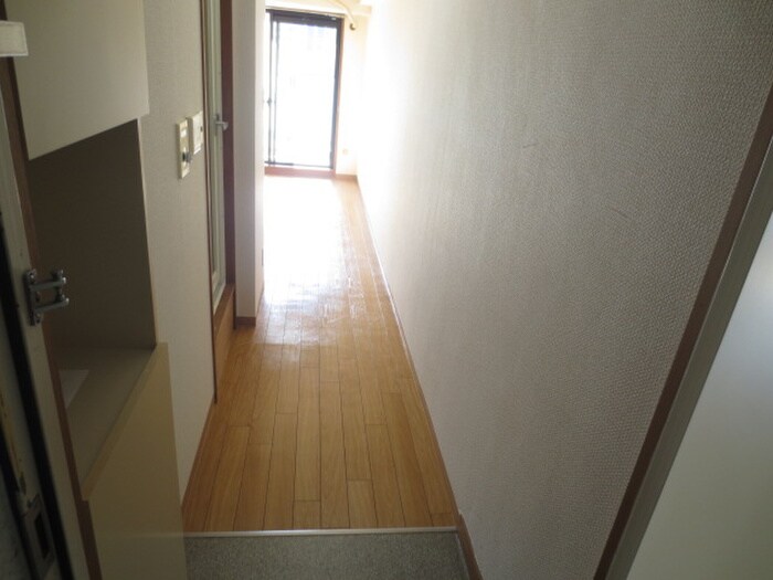 物件内観写真7　(玄関)