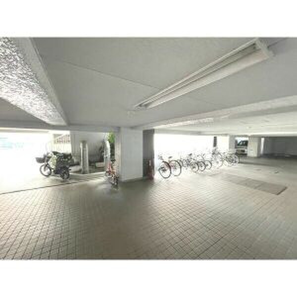 物件外観写真6　(駐輪場)