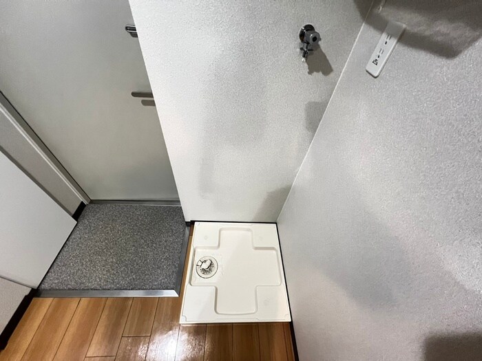 物件内観写真12　(洗濯機置場)