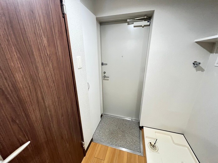 物件内観写真16　(玄関)