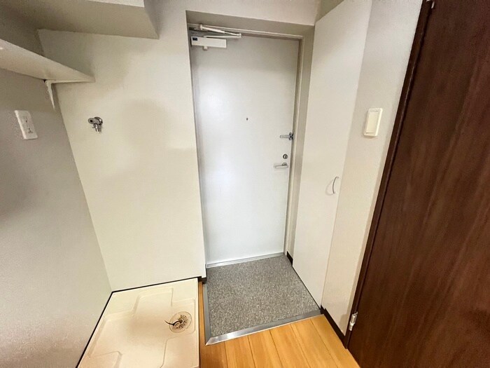 物件内観写真16　(玄関)