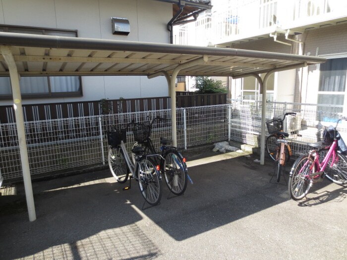 物件外観写真4　(駐輪場)
