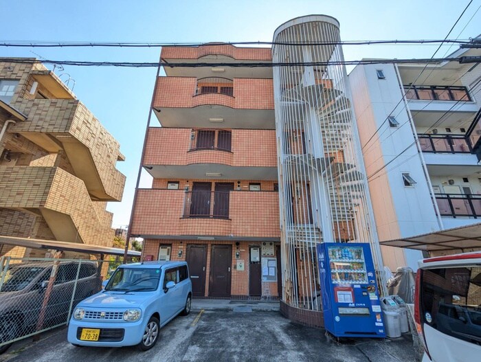 物件外観写真3　(駐車場)