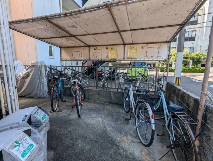 物件外観写真4　(駐輪場)