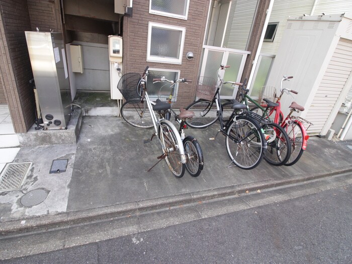 物件外観写真3　(駐輪場)