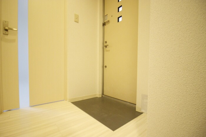 物件内観写真18　(玄関)